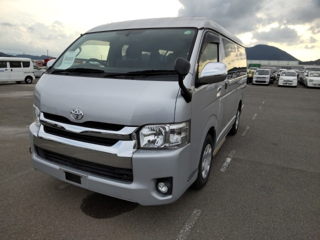 TOYOTA HIACE 2015