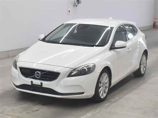 VOLVO V40 2015