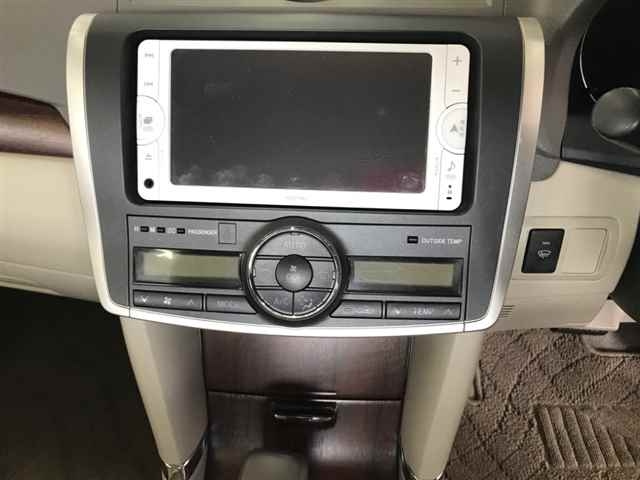 TOYOTA PREMIO 2012