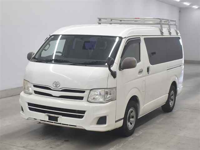 TOYOTA HIACE 2011