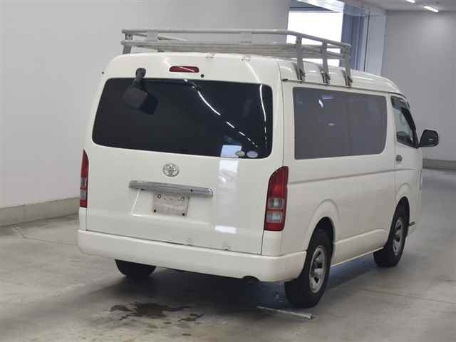 TOYOTA HIACE 2011