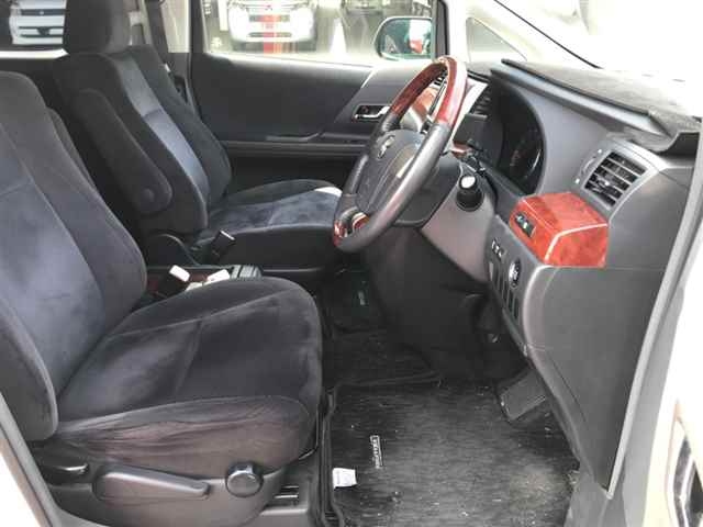 TOYOTA VELLFIRE 2010