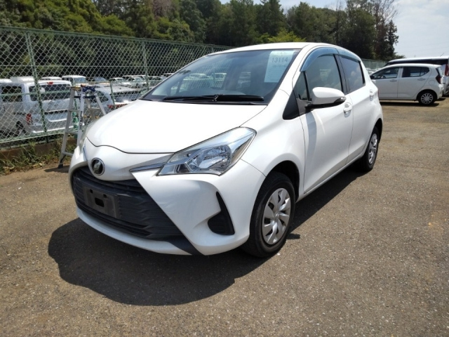 TOYOTA VITZ 2017