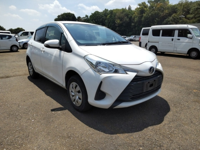 TOYOTA VITZ 2017