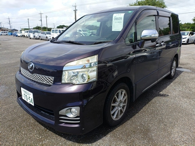 TOYOTA VOXY 2013