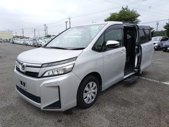 TOYOTA VOXY 2020