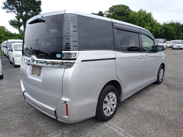 TOYOTA VOXY 2020
