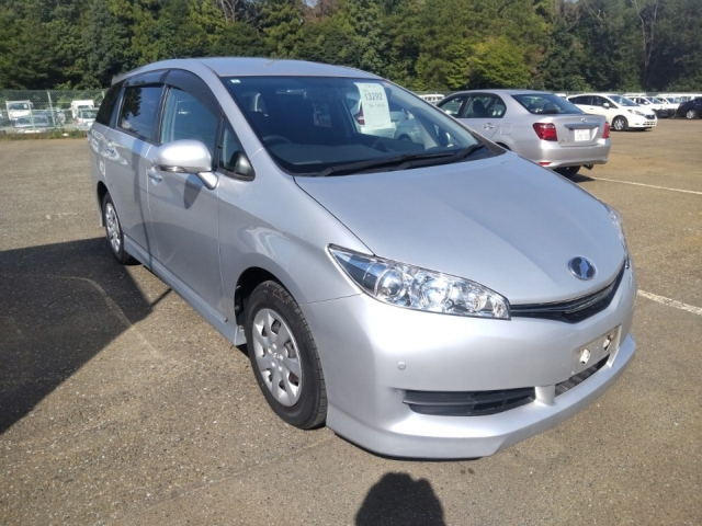 TOYOTA WISH 2015