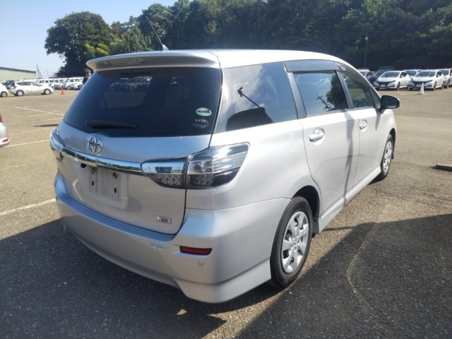 TOYOTA WISH 2015