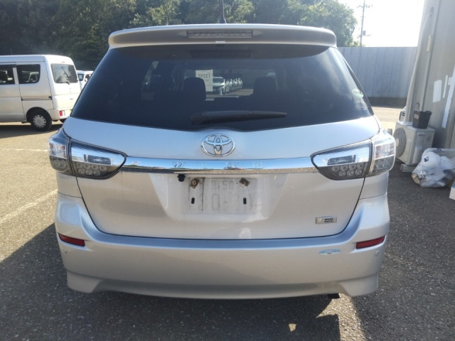 TOYOTA WISH 2015