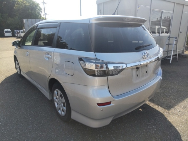 TOYOTA WISH 2015