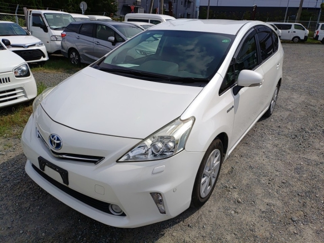 TOYOTA PRIUS ALPHA 2014