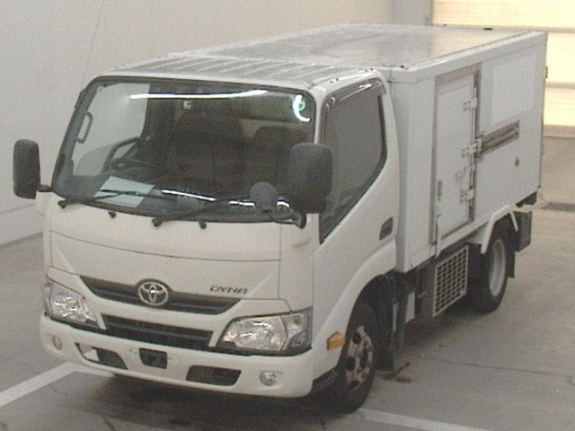 TOYOTA DYNA 2020