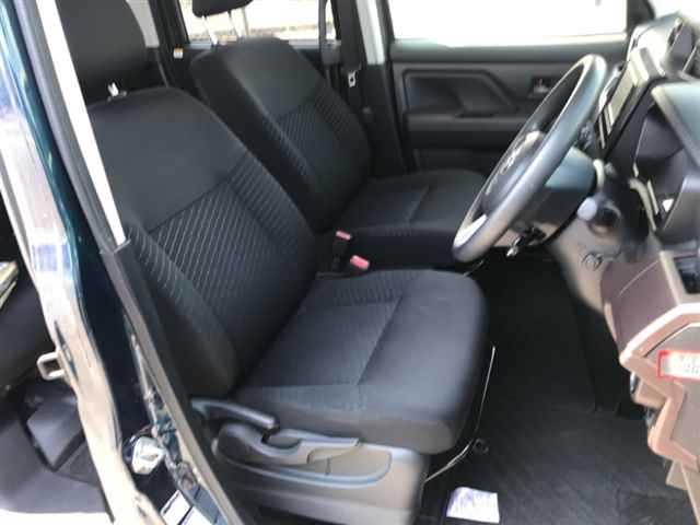 TOYOTA ROOMY 2017
