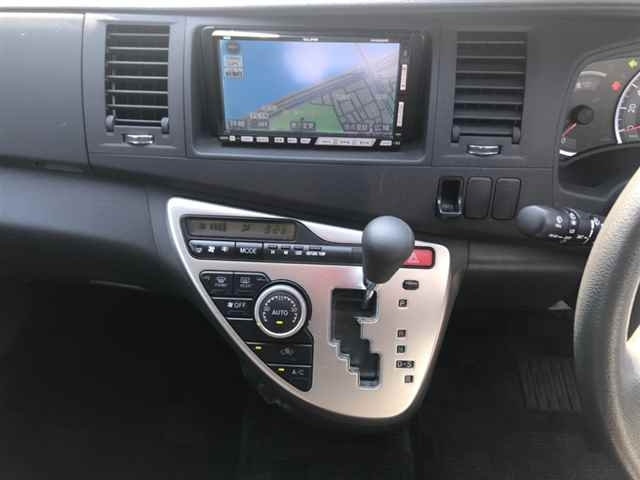 TOYOTA ISIS 2012
