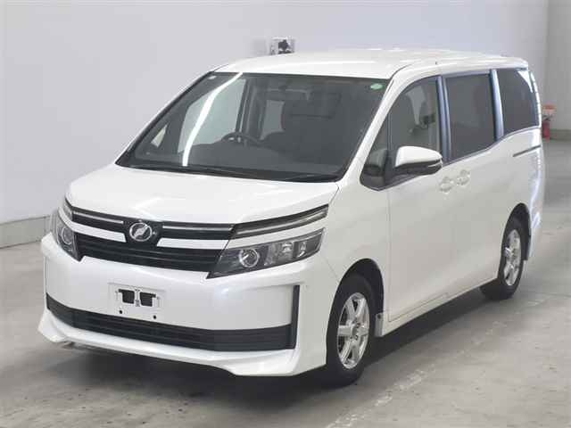 TOYOTA VOXY 2014