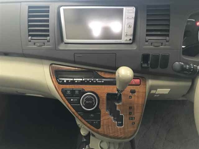 TOYOTA ISIS 2010