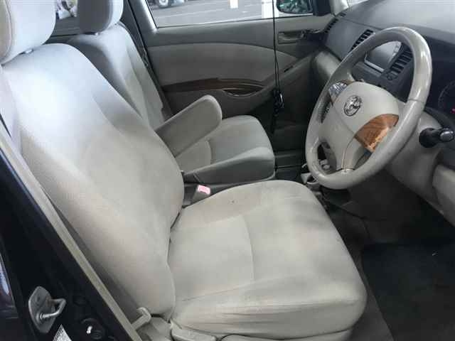 TOYOTA ISIS 2010