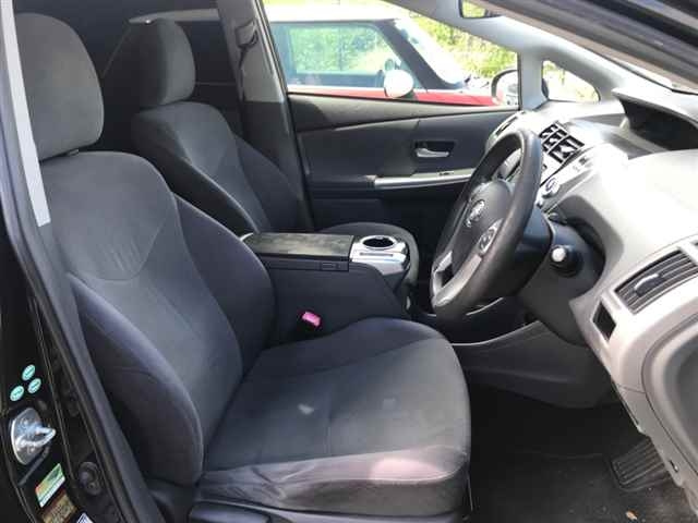 TOYOTA PRIUS ALPHA 2012