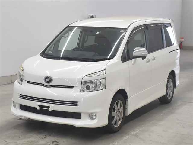 TOYOTA VOXY 2010