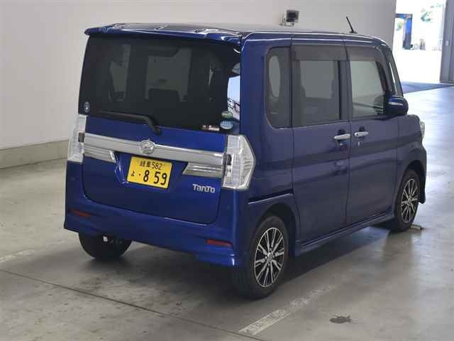 DAIHATSU TANTO 2015