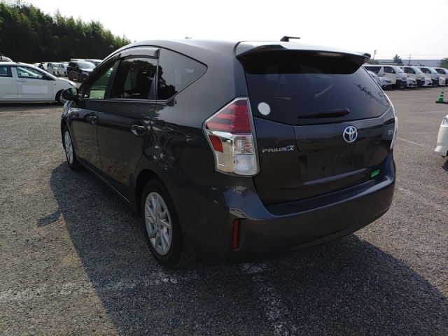 TOYOTA PRIUS ALPHA 2020