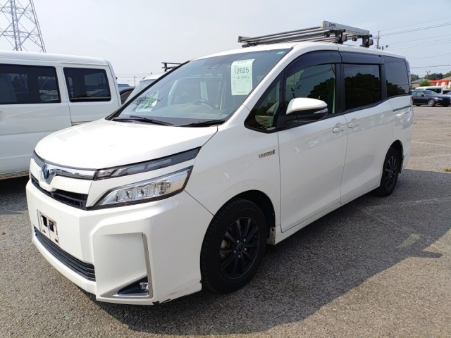 TOYOTA VOXY 2018