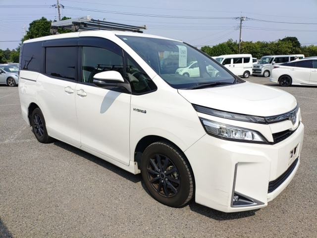 TOYOTA VOXY 2018