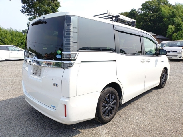 TOYOTA VOXY 2018