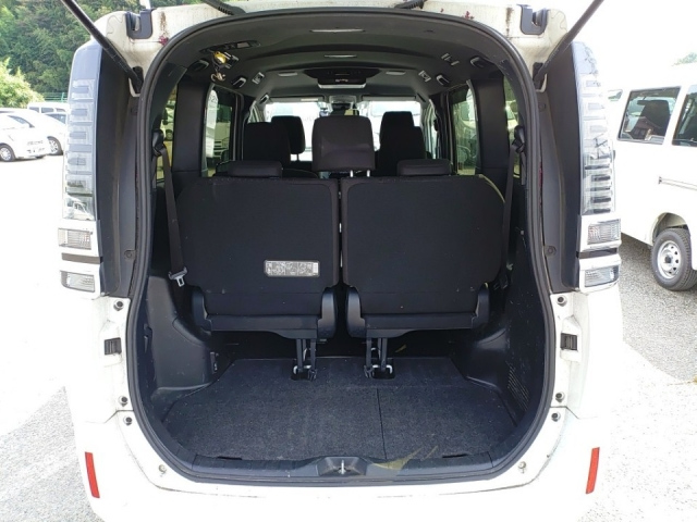 TOYOTA VOXY 2018