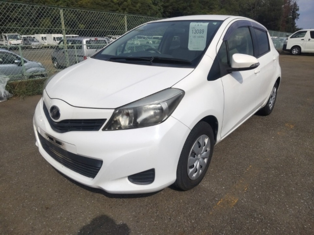 TOYOTA VITZ 2013