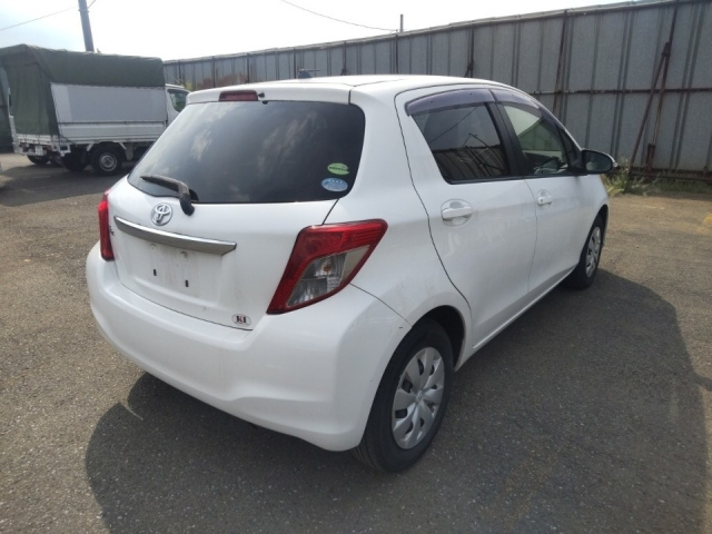 TOYOTA VITZ 2013