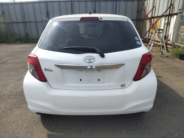 TOYOTA VITZ 2013