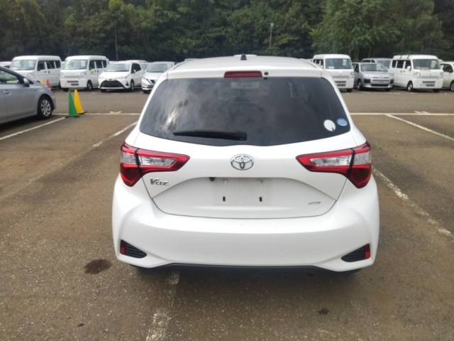 TOYOTA VITZ 2018