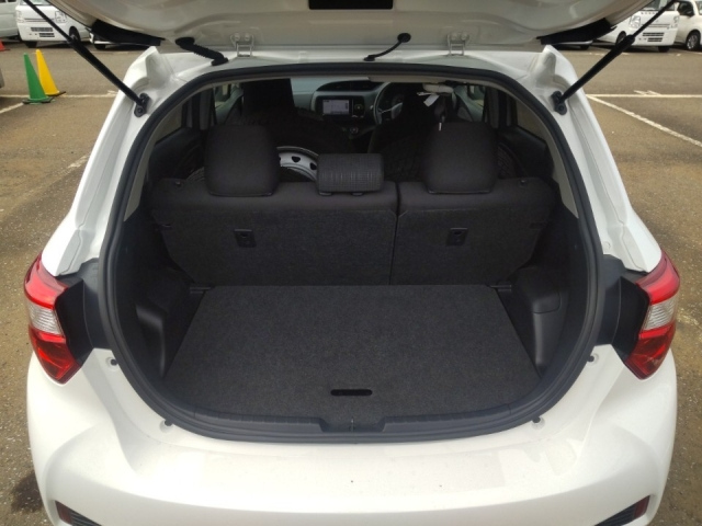 TOYOTA VITZ 2018