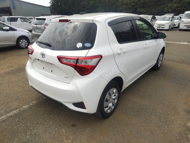 TOYOTA VITZ 2018