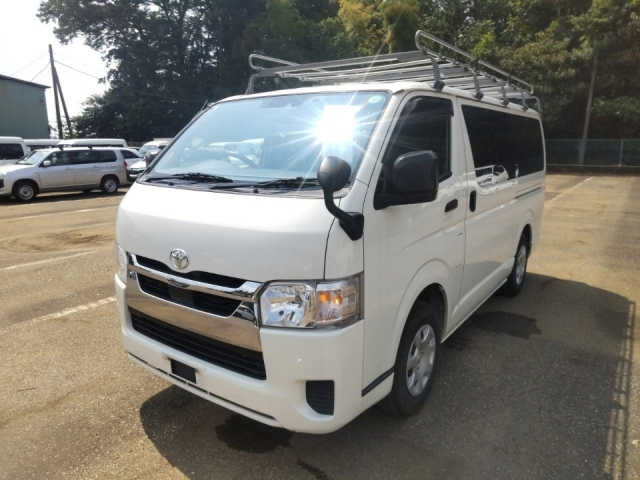 TOYOTA HIACE VAN 2020