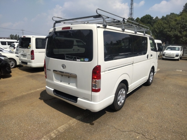 TOYOTA HIACE VAN 2020