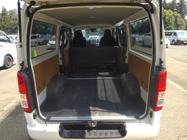 TOYOTA HIACE VAN 2020