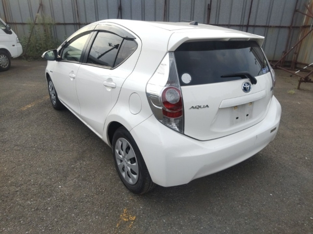 TOYOTA AQUA 2012