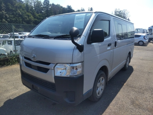 TOYOTA HIACE VAN 2020