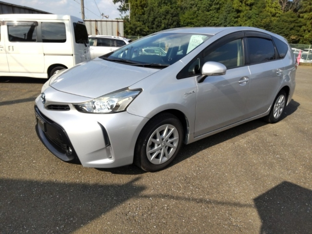 TOYOTA PRIUS ALPHA 2015