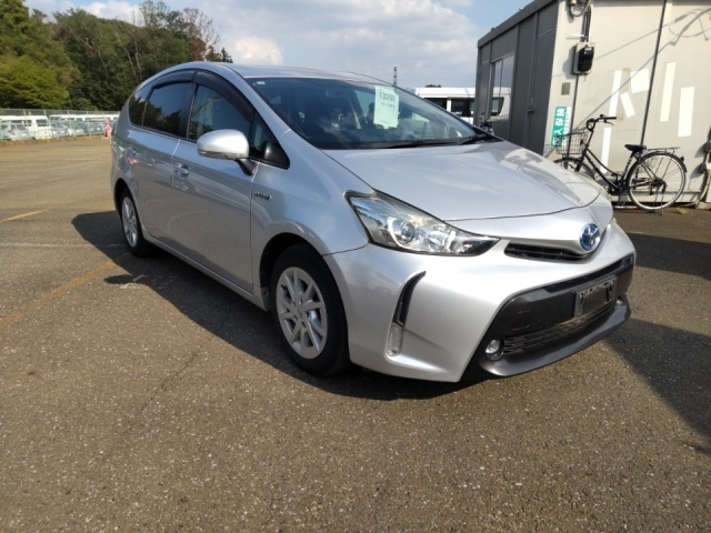 TOYOTA PRIUS ALPHA 2015