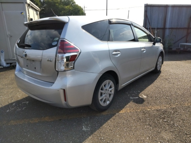 TOYOTA PRIUS ALPHA 2015