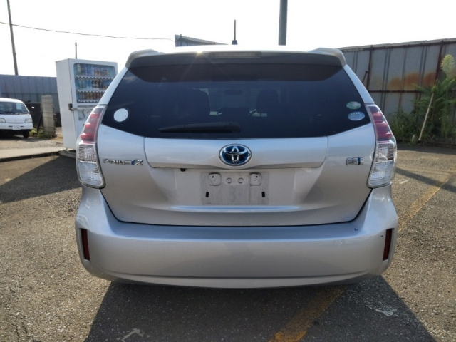 TOYOTA PRIUS ALPHA 2015