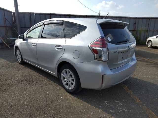 TOYOTA PRIUS ALPHA 2015
