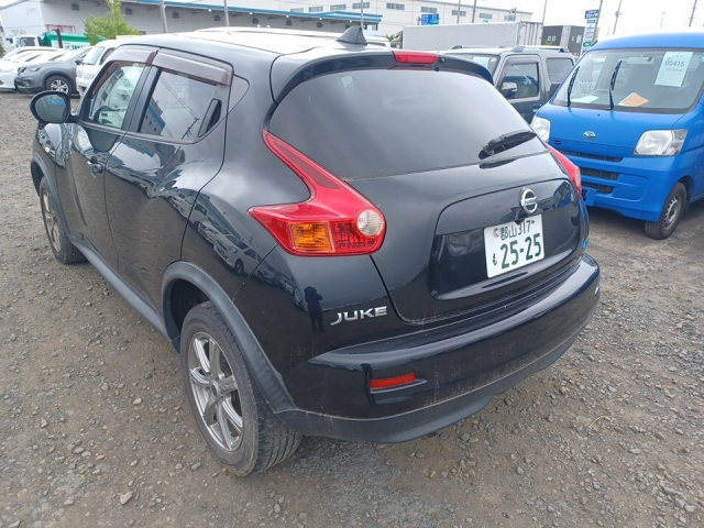NISSAN JUKE 2012