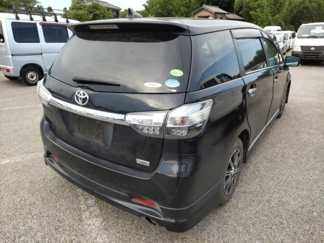 TOYOTA WISH 2013