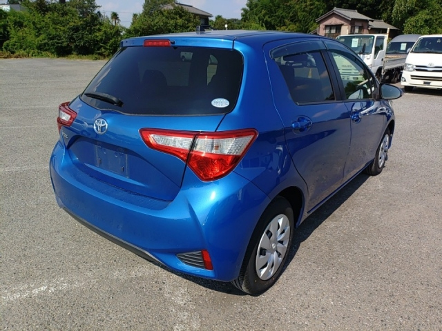 TOYOTA VITZ 2018