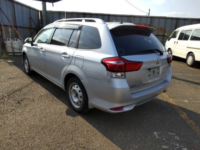 TOYOTA COROLLA FIELDER 2016